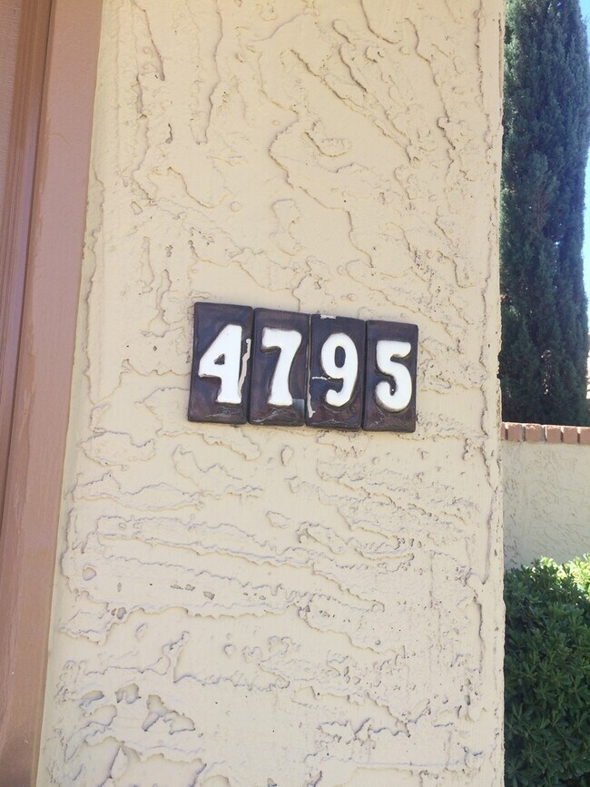 Building Photo - Beautiful 55+ Ahwatukee neighborhood spaci...