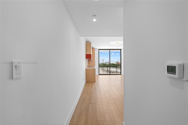 Building Photo - 90 NE 32nd St