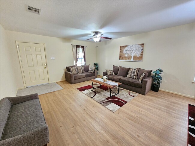 Foto del edificio - 19119 Mission Fort Ln