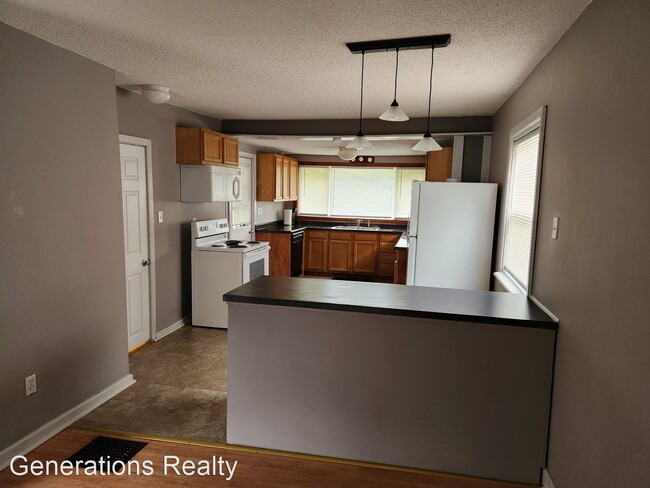 Building Photo - 3 br, 1.5 bath House - 775 Oak Grove Avenue