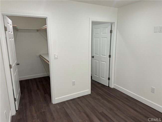 Building Photo - 10556 Laurel Canyon Blvd