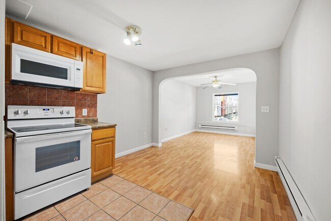 Building Photo - 1440 W Grange Ave
