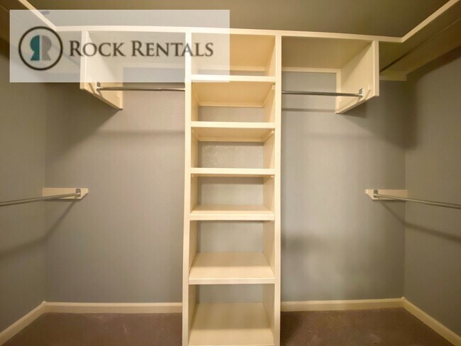 Foto del edificio - Beautiful 3 Bed 3 Bath Duplex in Mill Cree...