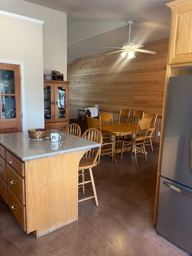 Building Photo - Beautiful Templeton Home on Large Lot