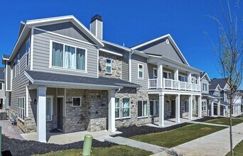 Building Photo - 5667 Island Ridge Dr