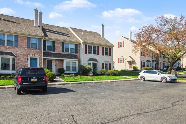 Foto del edificio - Beautiful Spacious Townhome