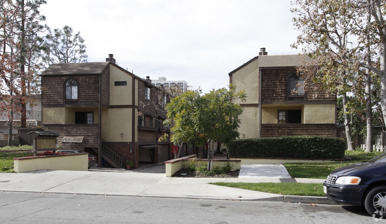 Primary Photo - 1925 Anaheim Ave