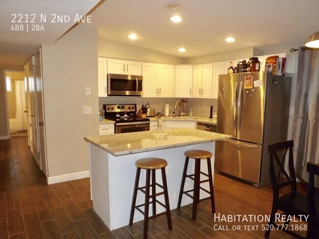 Building Photo - 4bd/2ba Modern Serenity, close to the UA a...