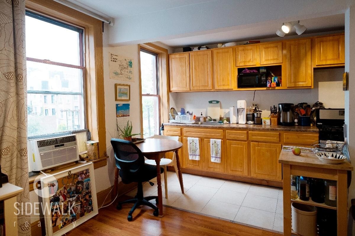 Primary Photo - 44 4th Ave