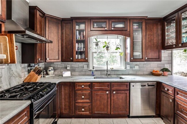 Foto del edificio - 800 Glenairy Dr NE