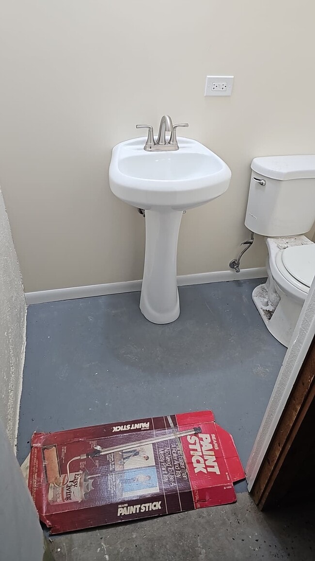 Building Photo - 1116 W 94th St