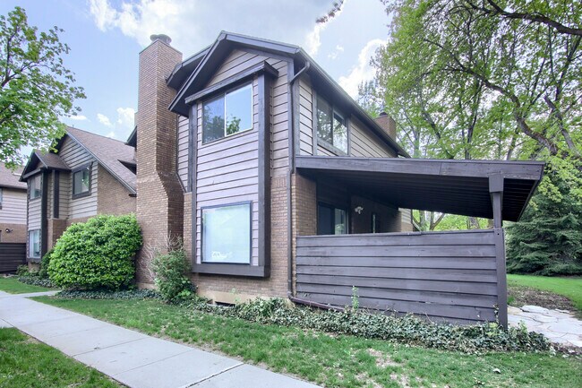 Building Photo - 1120 Canyon Rd