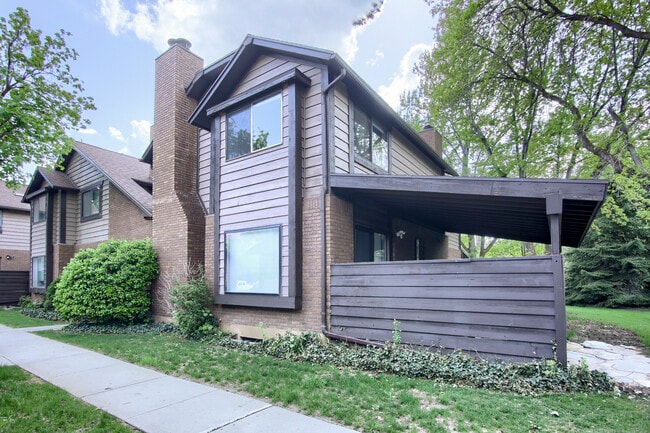 Building Photo - 1120 Canyon Rd