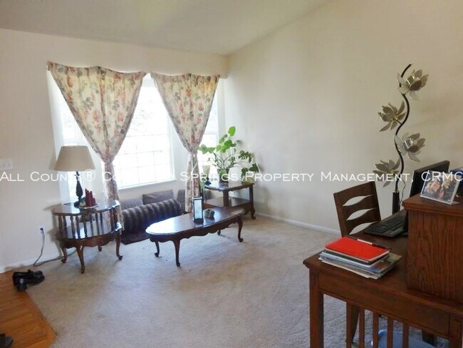 Foto del edificio - 5095 Chaise Dr