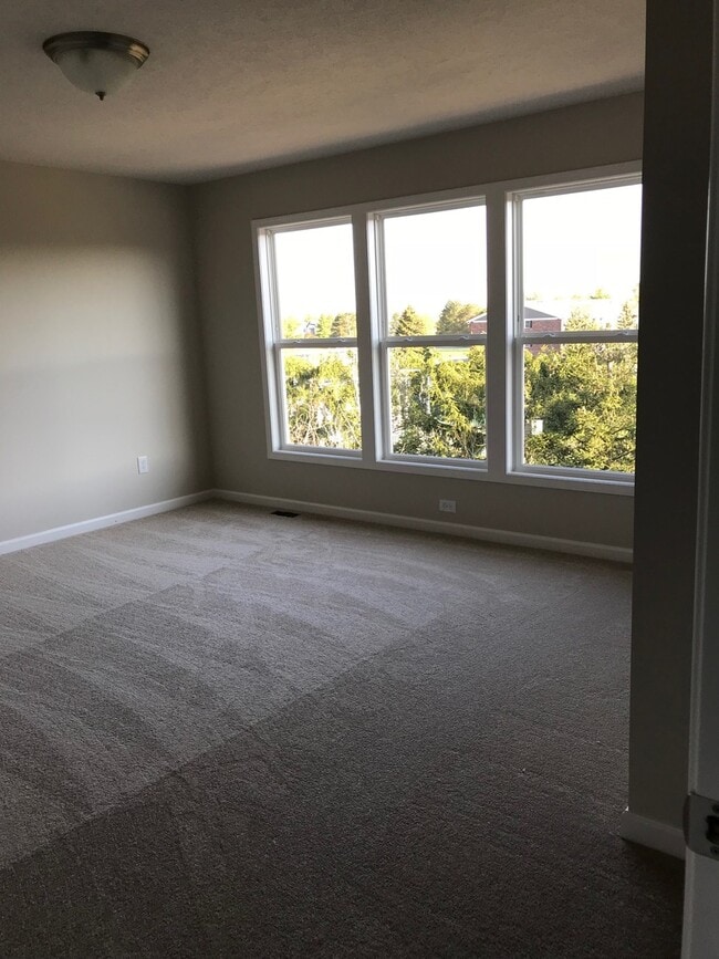 Building Photo - Large townhouse in Okemos - available now