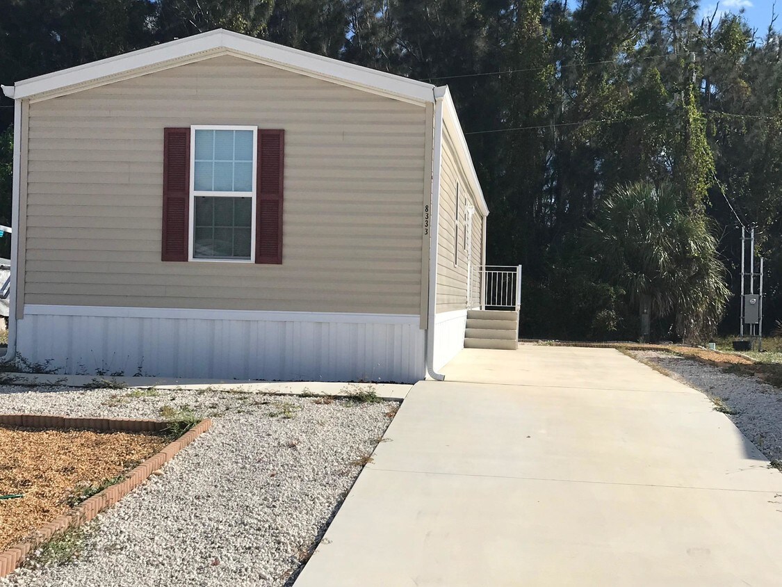 Foto principal - 8333 SE Sandy Lane