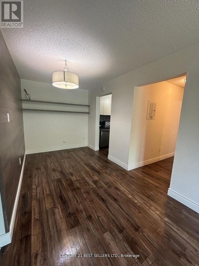 Building Photo - 171-171 Edgehill Dr