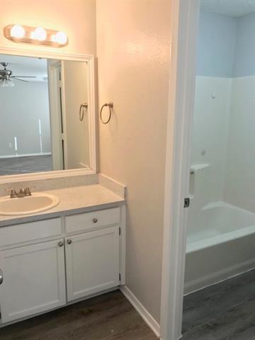 Foto del edificio - 408 Signal Hill Ct N