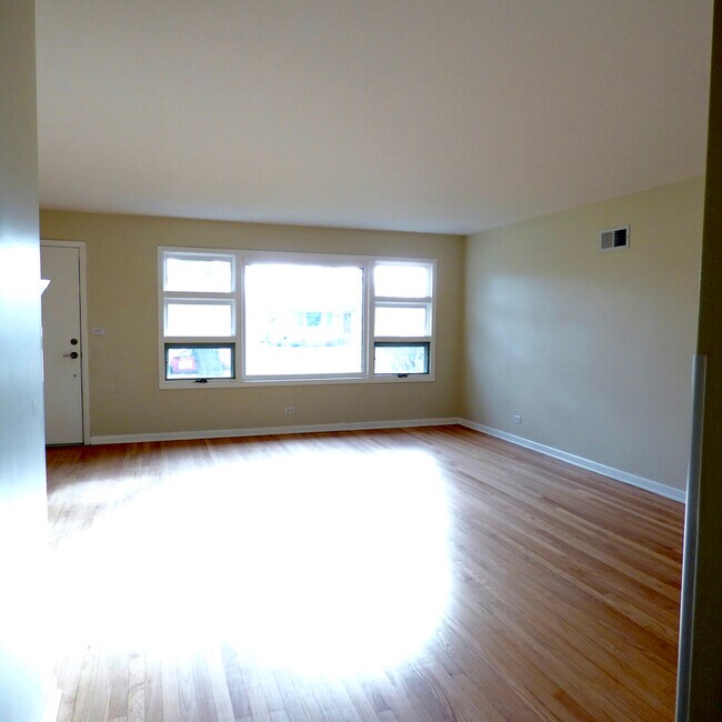 living room - 1332 W Mulloy Dr
