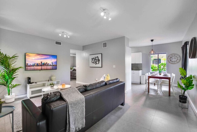 Foto del edificio - 437 NE 69th St