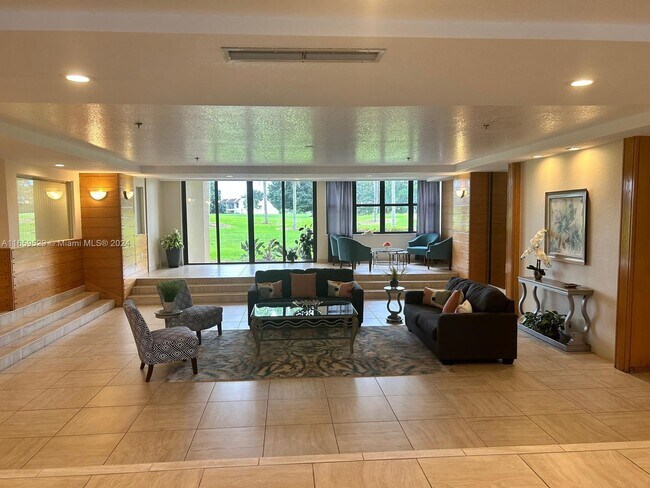 Foto del edificio - 16300 Golf Club Rd