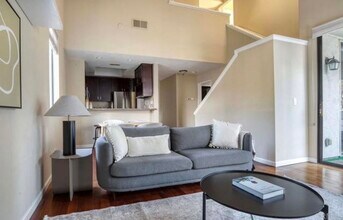 Building Photo - 2022 River Run Dr