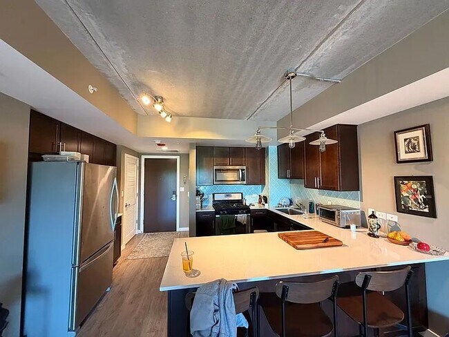 Foto del edificio - 1323 W Morse Ave