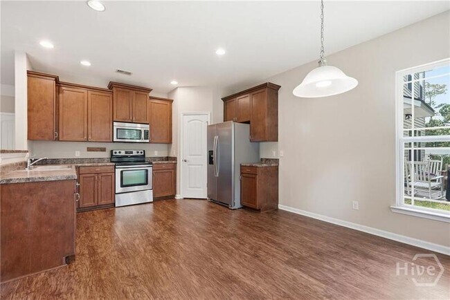 Building Photo - 380 Summer Hill Way