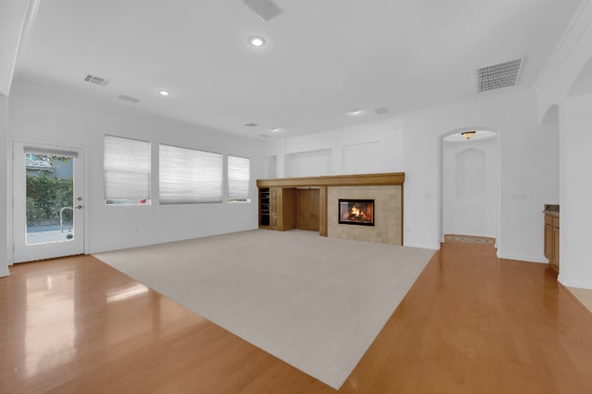 Foto del edificio - 10390 Stanberry Ave