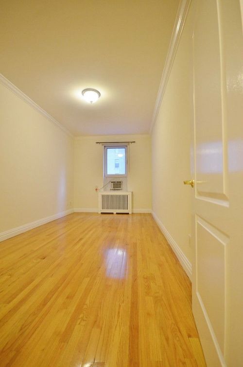Building Photo - 121 E 79th St