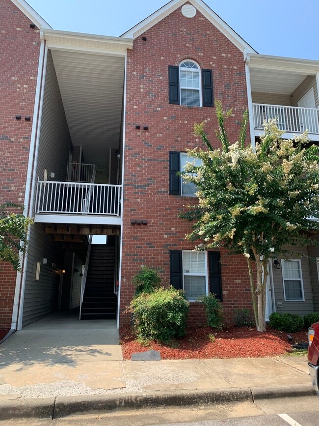 Building Photo - 616 Marshtree Ln