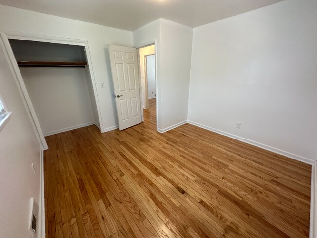 Foto del edificio - 5862-5864 N 63rd St