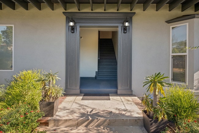 Building Photo - 1238 S Burnside Ave