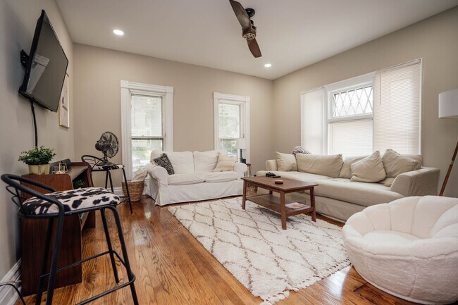Building Photo - Park Ave Single Family 4 bedroom 2 bath - ...