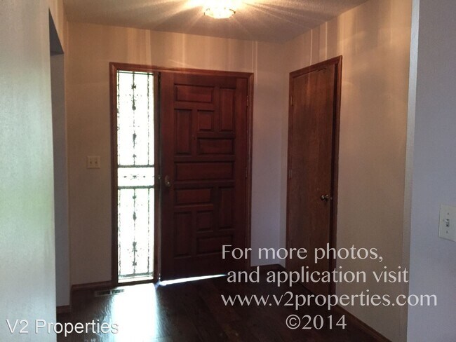 Building Photo - 2453 SW Willowbrook Ave