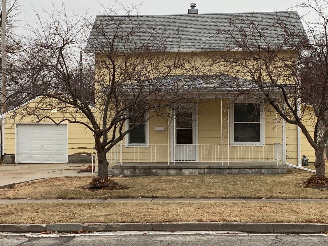 Primary Photo - 521 E 10th St