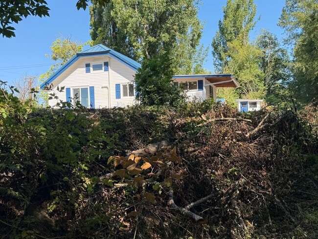 Building Photo - 20756 Prairie Rd