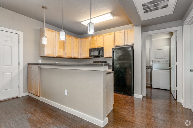 2BR, 1BA - 663SF - Kitchen - Centre Place Apartments