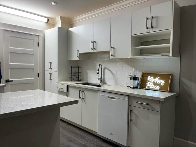 Photo du bâtiment - 920 Wavertree Rd