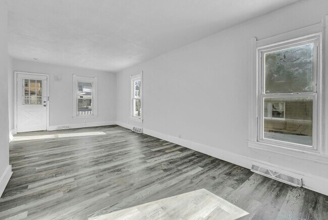 Foto del edificio - 3132 Elyria Ave