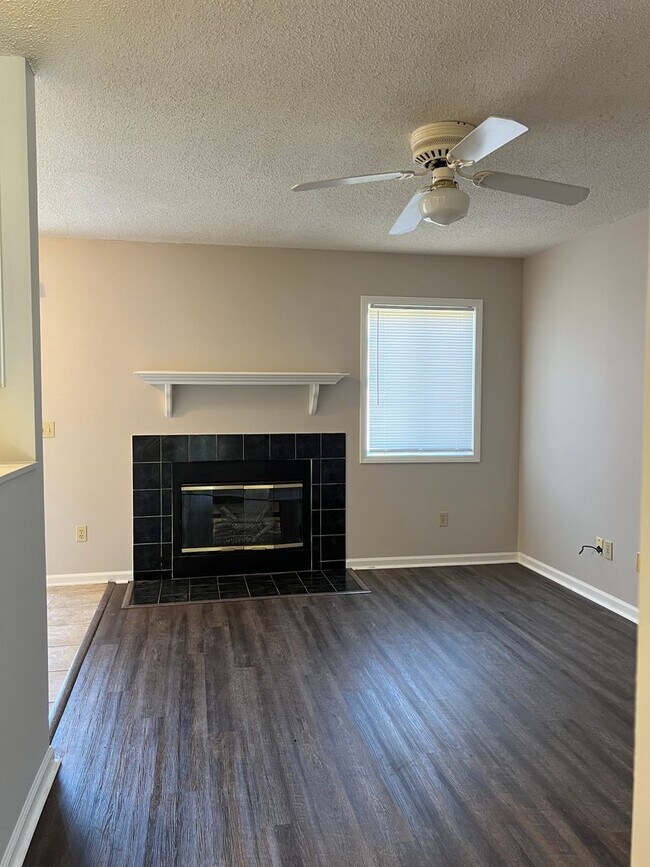 Building Photo - 147 Woodfield Pl
