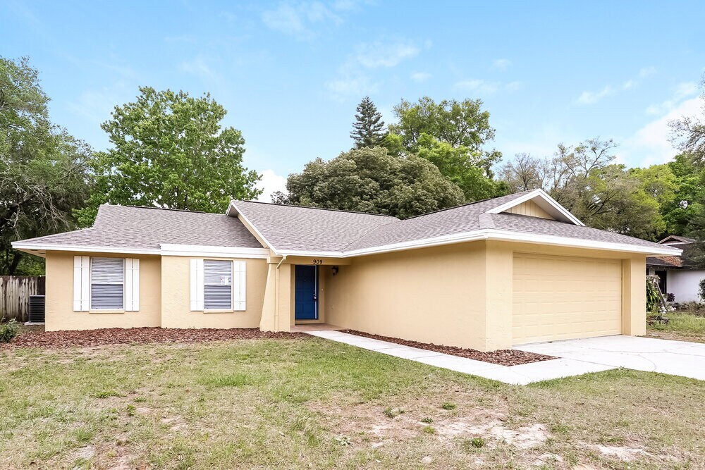 Foto principal - 909 Black Knight Dr