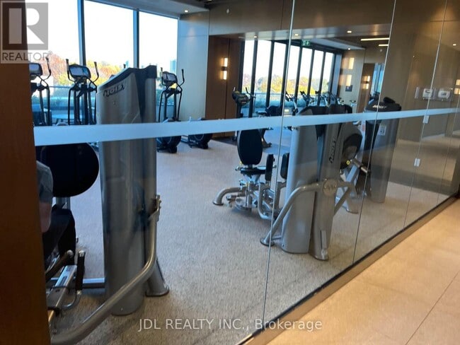 Building Photo - 575 Bloor St E