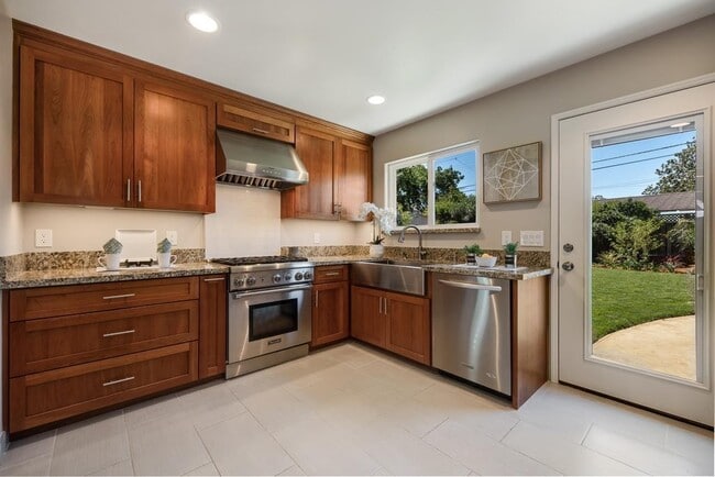 Building Photo - 2832 Ramona Ct