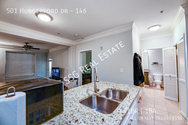 Building Photo - Bright and Sunny 1 Bed Condo at The Fitz.