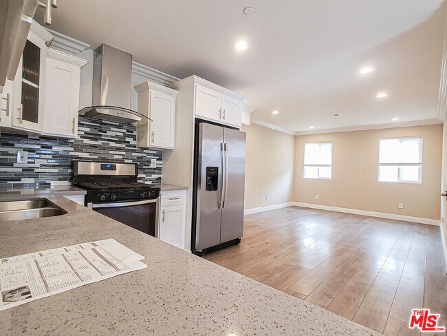 Foto del edificio - 965 N Wilton Pl