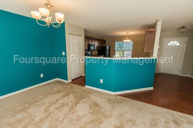 Building Photo - Room in Townhome on Ivy Wood Ln