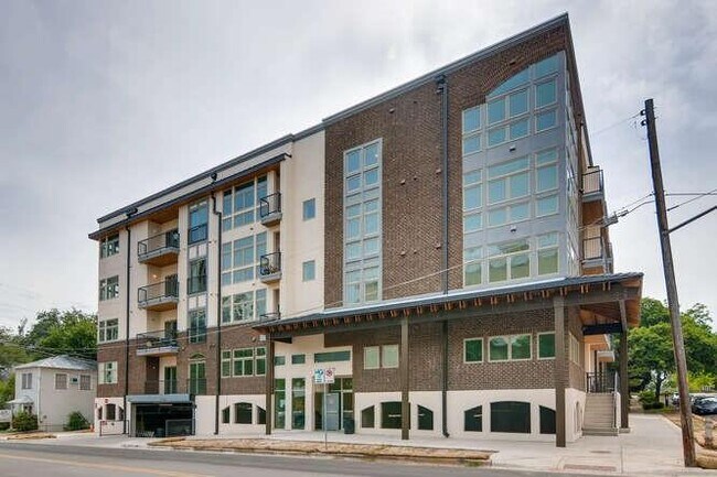 Building Photo - 908 Nueces St