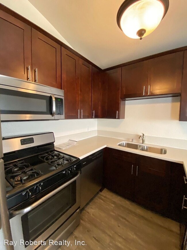 Building Photo - 5092-5112 Pearce Drive