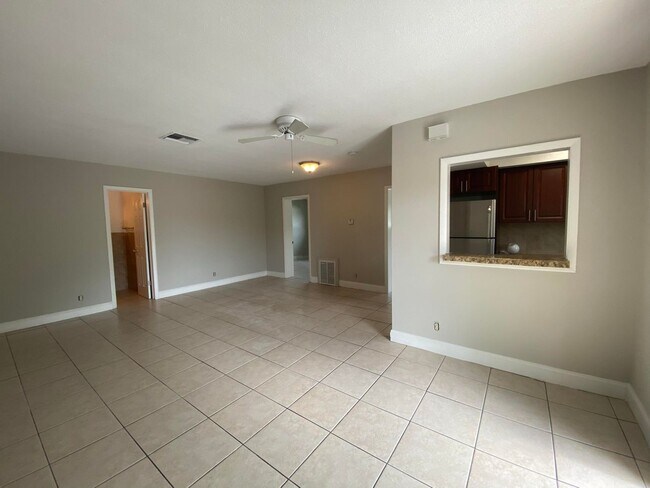 Living Room/Dining Room - 425 NE 7th Ave